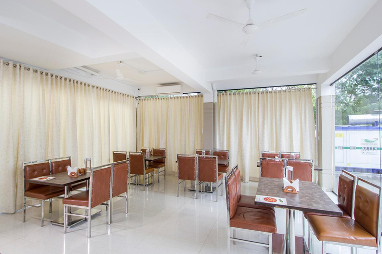 Food & Drinks 5, FabHotel Limestone Suites - 750m from Yashoda Hospitals, Somajiguda, Hyderabad