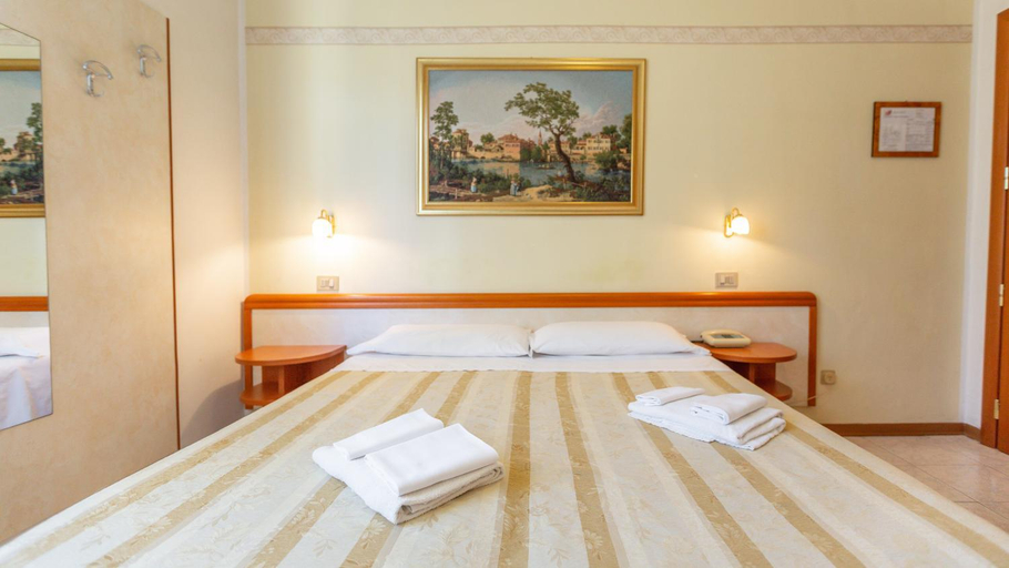 Bedroom 3, Hotel Parco Fellini, Rimini