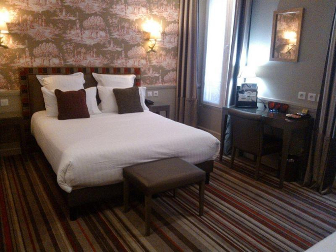 Bedroom, Hotel des Comedies, Paris