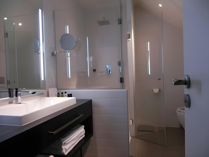 Bathroom 3, Amicitia - Hotel & Restaurant, Val-d'Oise
