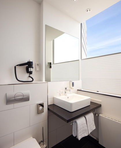Bathroom 4, Webers Hotel im Ruhrturm Essen by Accor, Essen