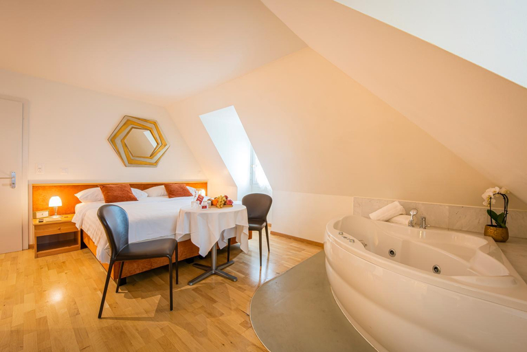 Bedroom 2, Hotel du Cheval Blanc - City center, La Gruyère