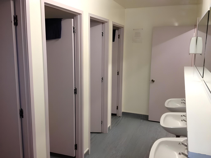 Bathroom 3, Alpine Backpacker, Ruapehu