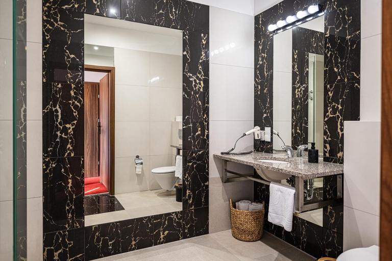 Bathroom 5, Hotel i Restauracja Czarny Kos, Kartuzy