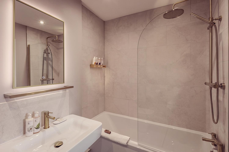Bathroom 3, Tweedies Bar and Lodge, Cumbria