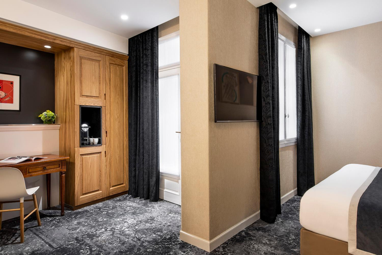 Bedroom 2, Hotel Ducs de Bourgogne, Paris