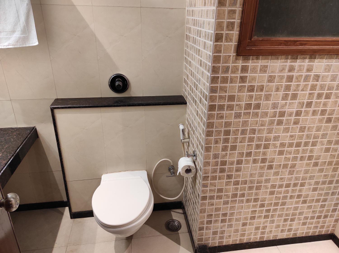 Bathroom 4, Hotel Broadway, Chandigarh