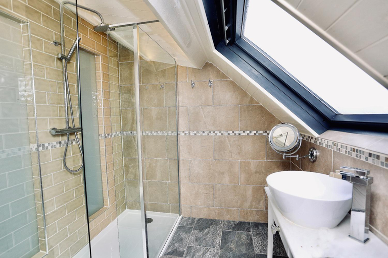 Bathroom 3, Ty Croeso Bed & Breakfast, Powys
