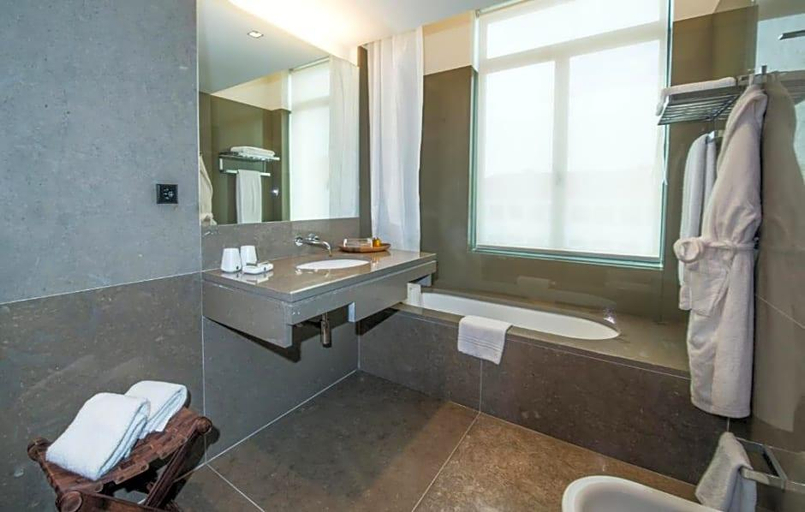 Bathroom 4, The Editory Artist Baixa Hotel, Porto