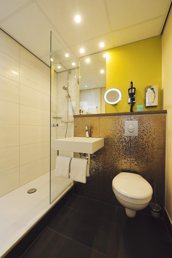 Bathroom 4, Mercure Hotel Groningen Martiniplaza, Groningen