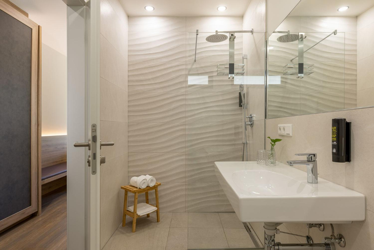 Bathroom 4, Hotel Amendes Haus am See - NEUEROFFNUNG, Roth