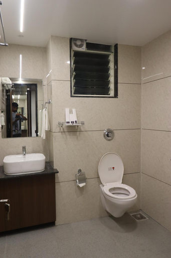 Bathroom 4, Hotel Lemore Stay & Dine, Solapur
