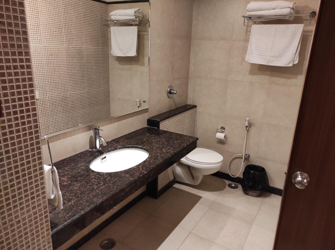 Bathroom 4, Hotel Broadway, Chandigarh
