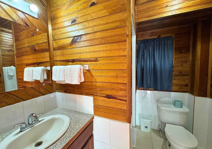 Bathroom 4, Guava Grove Resort & Villas, Roatán
