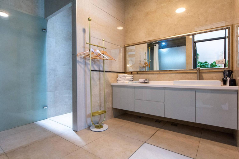 Bathroom 3, Quiet River Homestay, Hualien