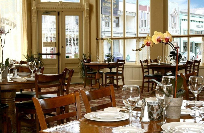 Food & Drinks, Redwood Suites, Humboldt