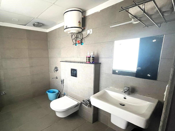 Bathroom 3, Tipsyy inn 007, Gurgaon