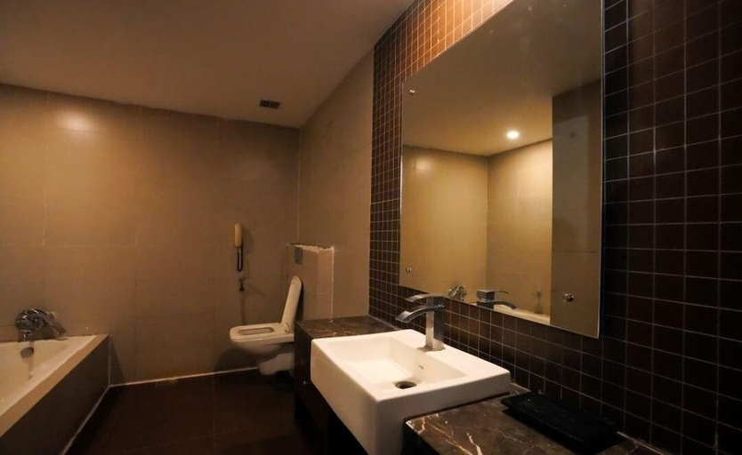 Bathroom, Hotel Grand Himayat, Hyderabad