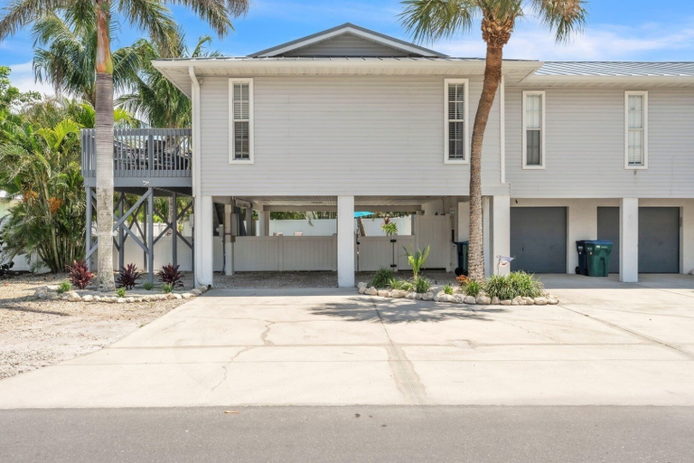 Exterior & Views 2, 7 Doors Down 3 Bedroom Villa by RedAwning, Manatee