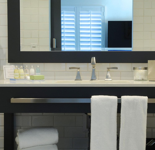 Bathroom, Hotel Marisol Coronado, San Diego