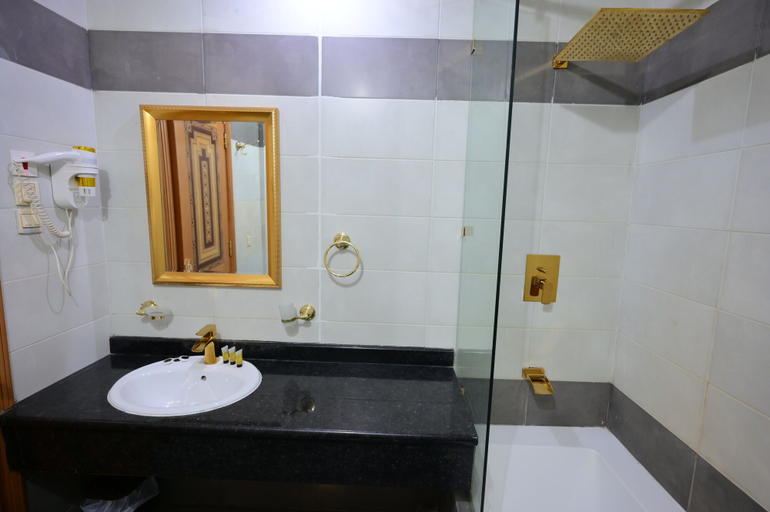 Bathroom 5, Rahaf Al Mashaer Hotel, Makkah