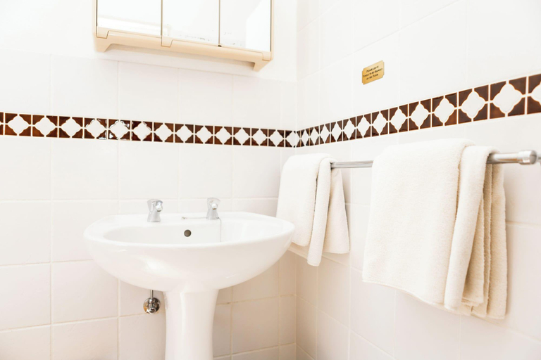 Bathroom 4, Casa Blanca Boutique Hotel Pension, Windhoek West
