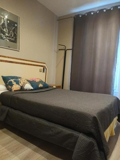 Bedroom 3, Hotel Azur Montmartre, Paris