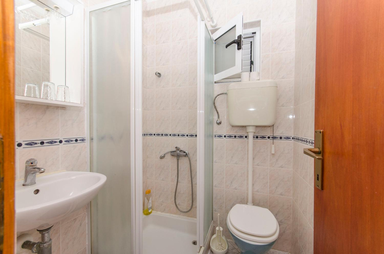 Bathroom 2, Apartments and Rooms Nike, Mljet