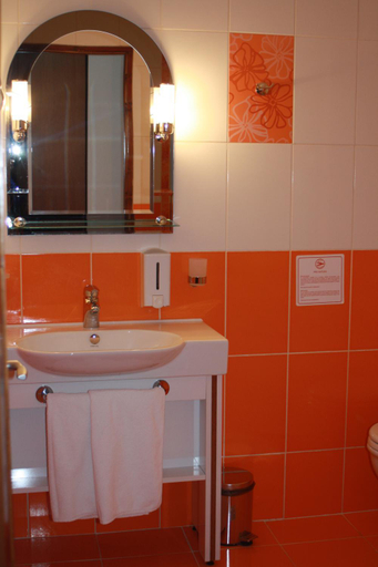 Bathroom 3, Lacul Racilor, 23 August
