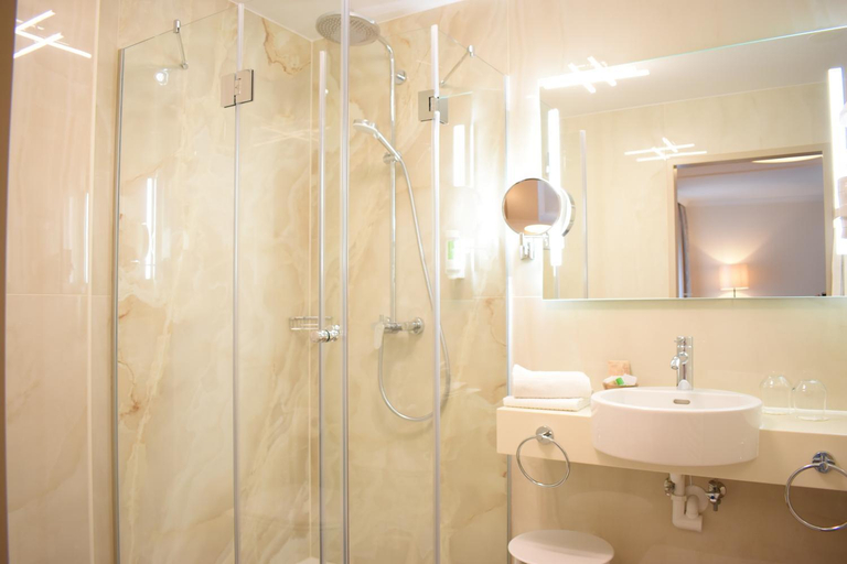 Bathroom 4, Gartenhotel Kloepferkeller, Deutschlandsberg