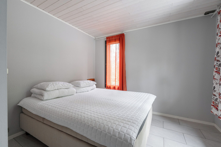 Bedroom 2, Peaceful 2BR Getaway Cabin at Riihivuori, Central Finland
