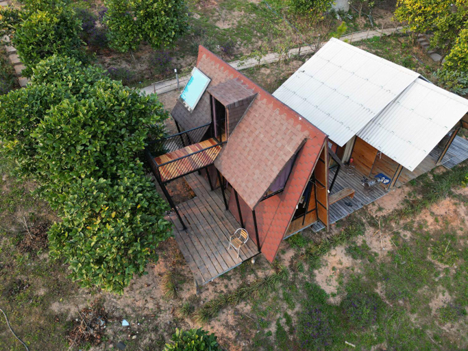 Others 4, Nam mua Bungalows, Hướng Hóa