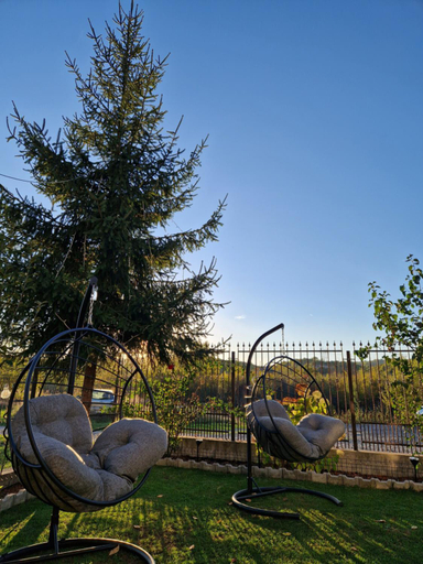 Others 5, Casa de pe rau, Campina
