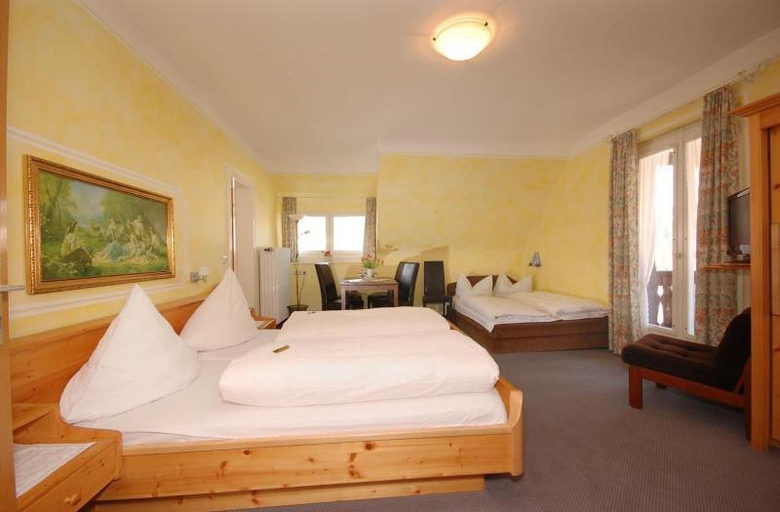 Bedroom 2, Hotel Hirschen, Breisgau-Hochschwarzwald