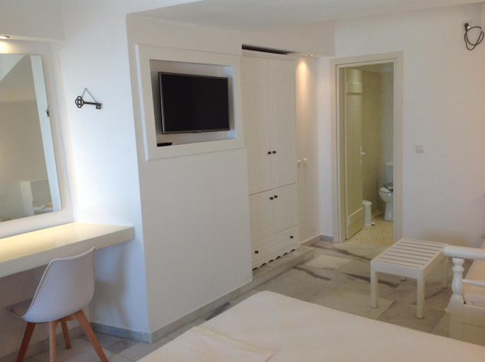 Bedroom 2, Hotel Anixis, South Aegean