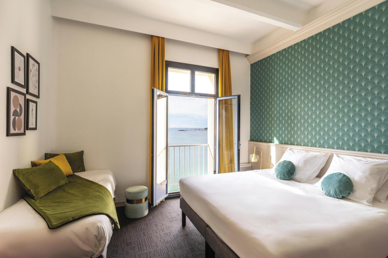 Bedroom 3, Hôtel Morgat Le Grand Hôtel De La Mer, Finistère