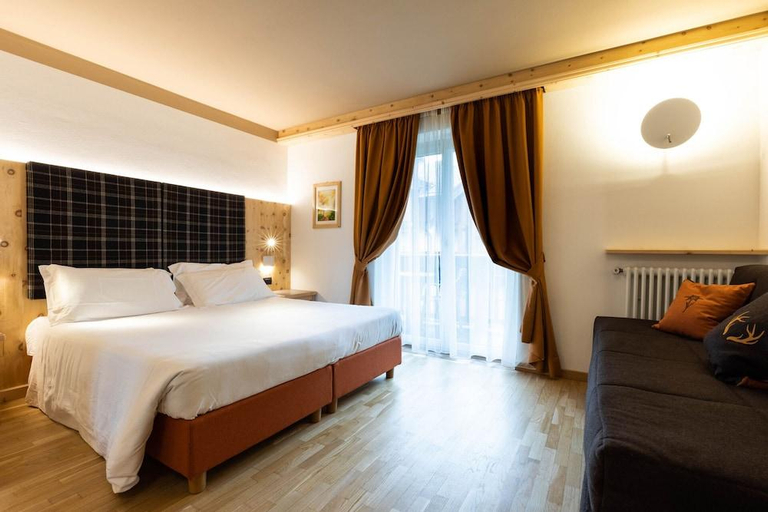 Bedroom 3, Hotel Medil, Trento