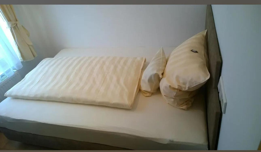 Bedroom 4, Hotel Waldschloßchen, Mülheim an der Ruhr