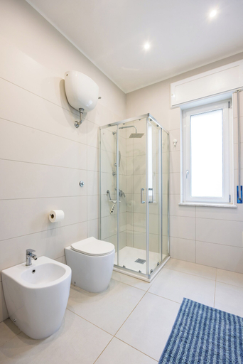 Bathroom 4, Domus Capodimonte Flat by Napoliapartments, Napoli