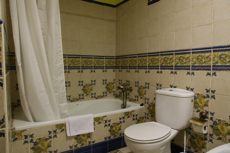 Bathroom 4, Pensión San Joaquín, Granada