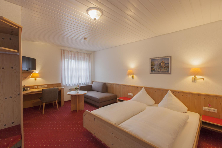 Bedroom 2, Lowen Hotel & Restaurant, Esslingen