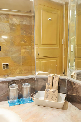 Bathroom 4, The Royal City Hotel, Bang Plad