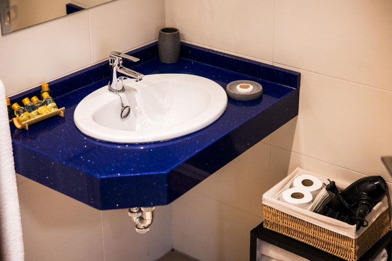 Bathroom 4, Apartamentos Reyes Catolicos, Granada