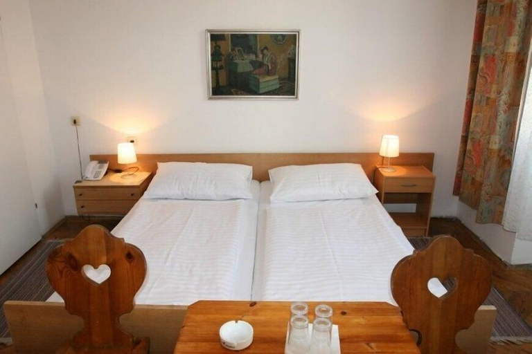 Bedroom 4, Hotel Terminus, Wien