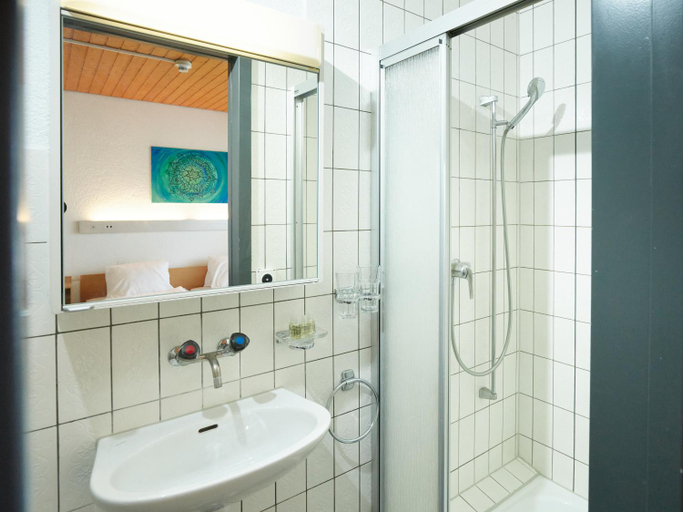 Bathroom 3, Erlebnisland Grizzlybär, Thun