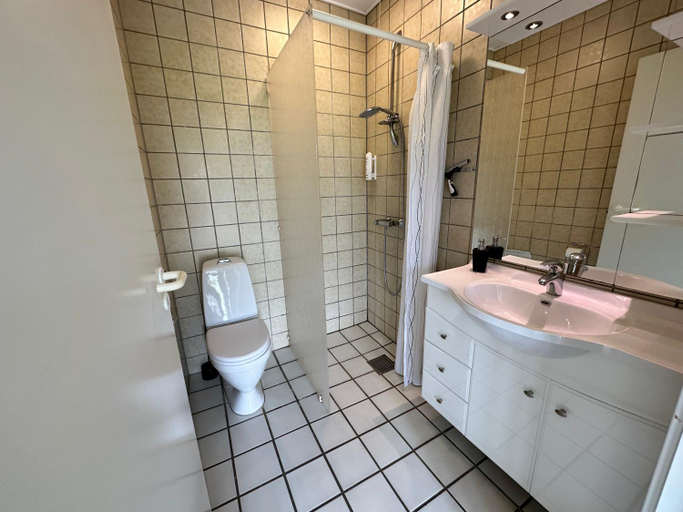Bathroom 3, Orø Kro & Hotel, Holbæk