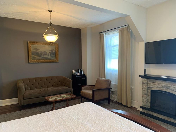Others 5, The Naples Hotel, Ontario