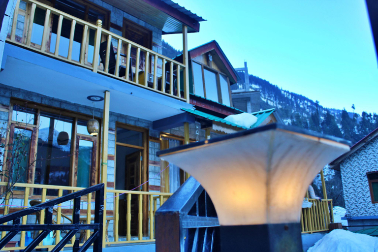 Exterior & Views