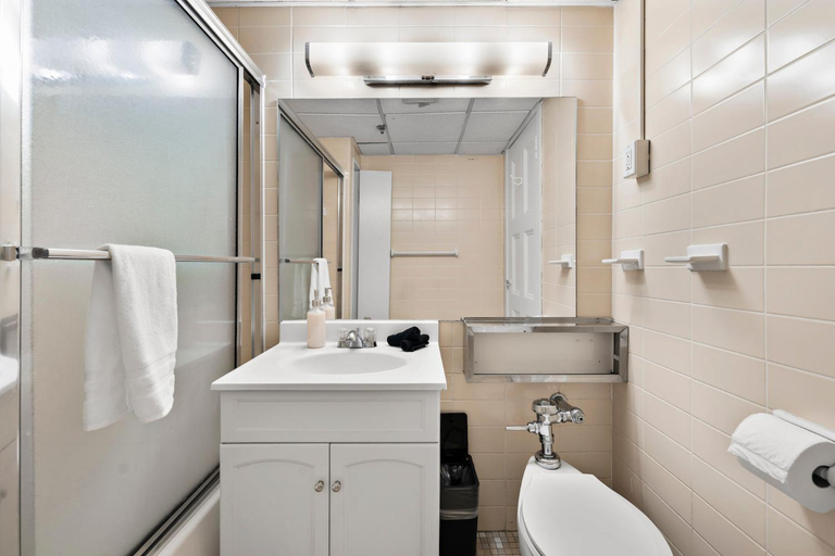 Bathroom 2, Furnished Apartment in Downtown, Boston