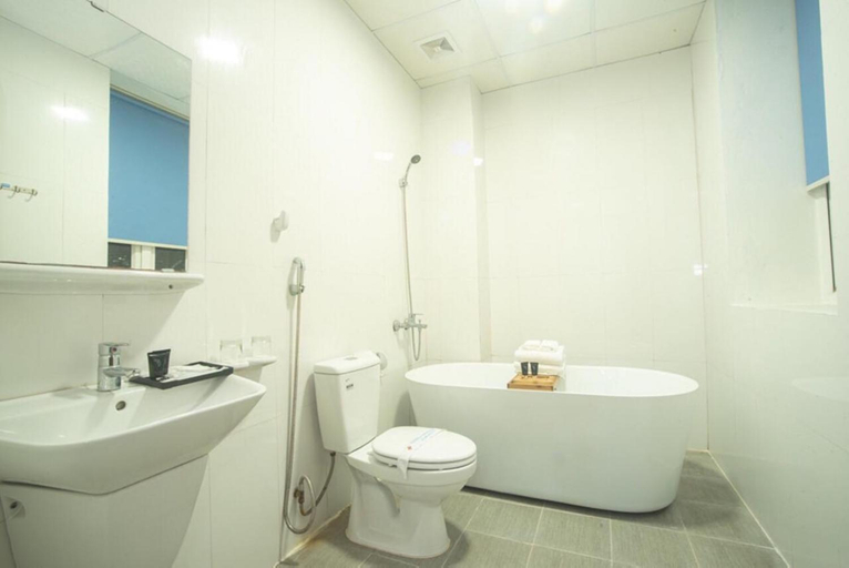 Bathroom 2, Royal Hotel Bắc Ninh, Thuận Thành